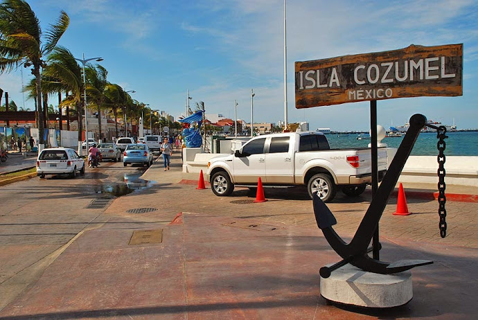 Clear Boat in Cozumel. It's the hit for explorers!