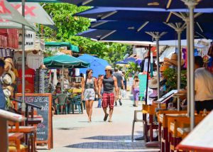 Isla Mujeres markets and restaurants