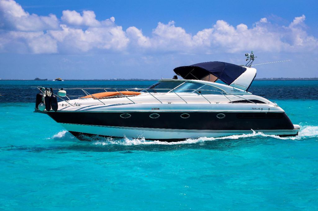 rent your own private yacht in cancun