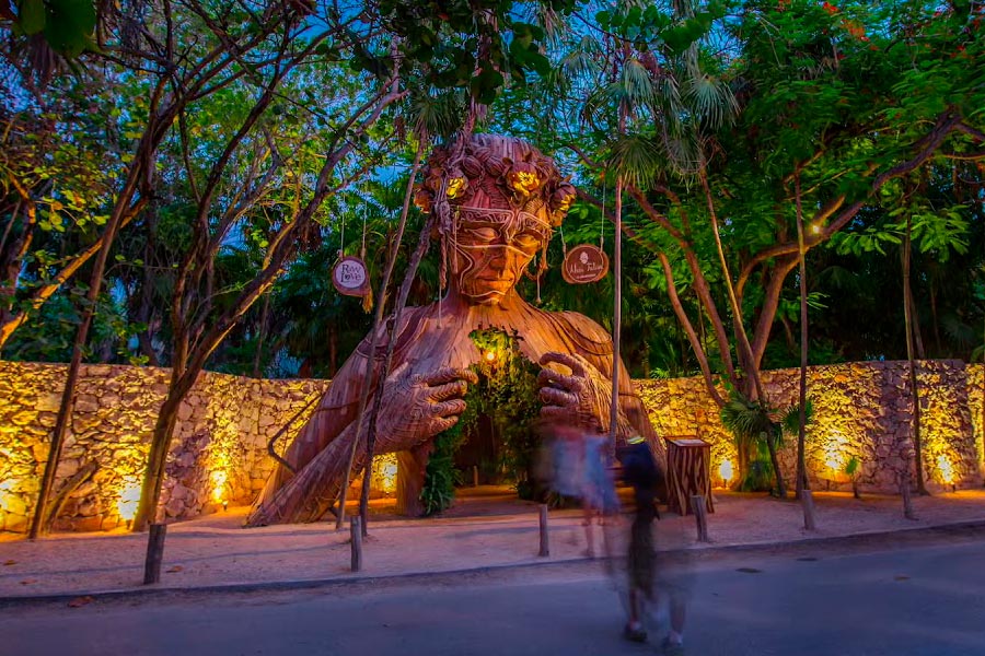 The Giant Sculpture of Tulum Ven a la Luz is back